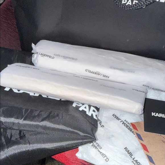 Brandnew Karl Lagerfeld Black, White & Yellow Paris Patch Crossbody Bag - Picture 11 of 12